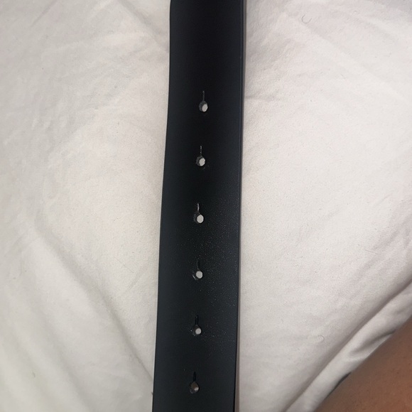 Circular Logo Buckle Leather Belt - Picture 4 of 7